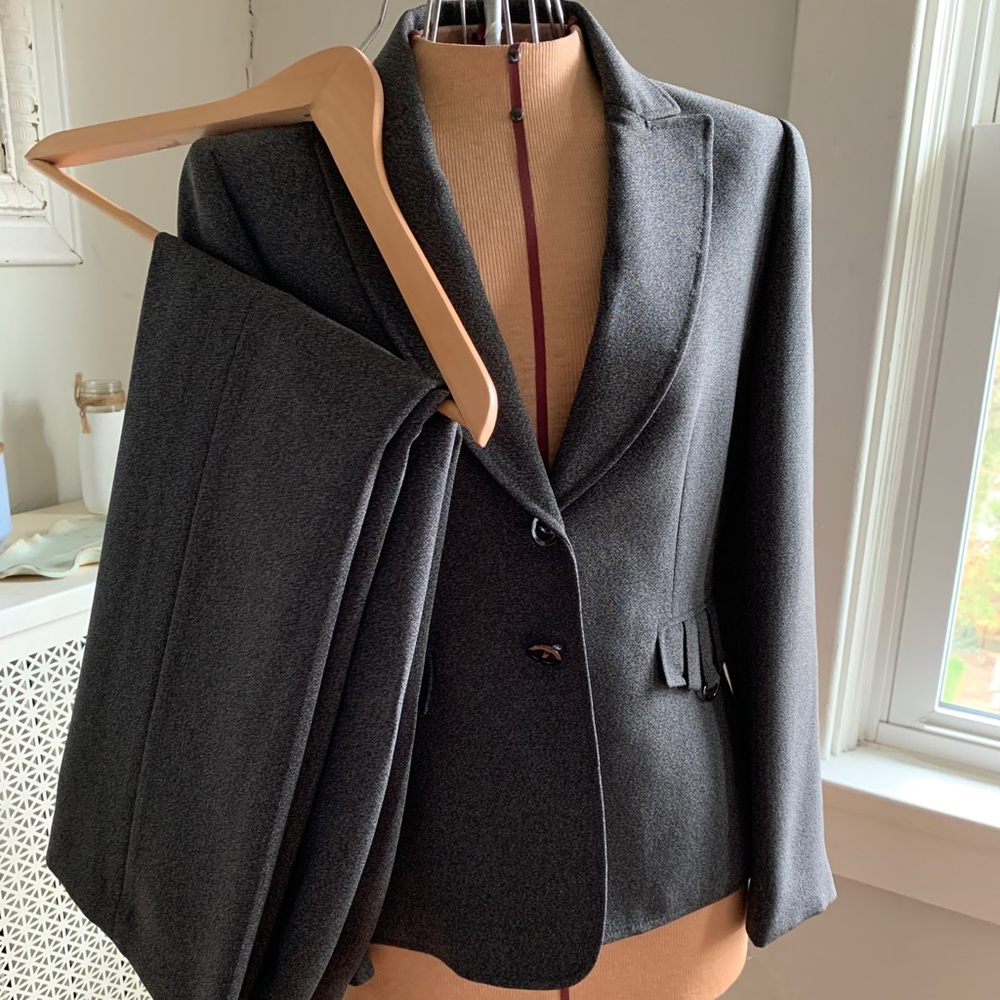 Tahari ASL Pant Suit Gray 4 Petite